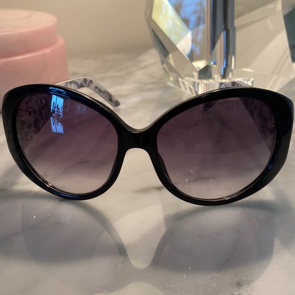 Authentic Gucci Sunglasses - Picture 6 of 11